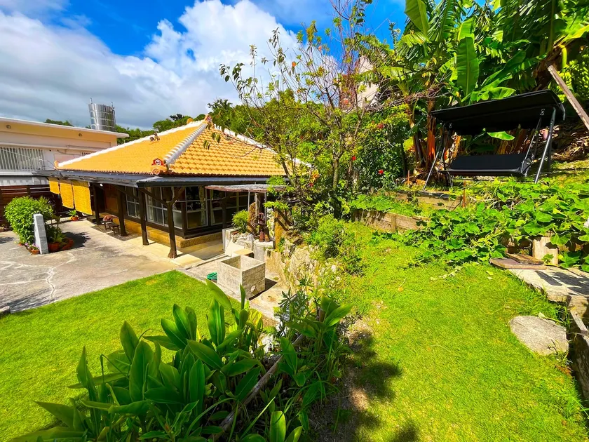 Convenient access to tourist destinations! Old house with garden in Okinawa, BBQ grill available for rent! Ideal for families, friends, and couples! - Image 1