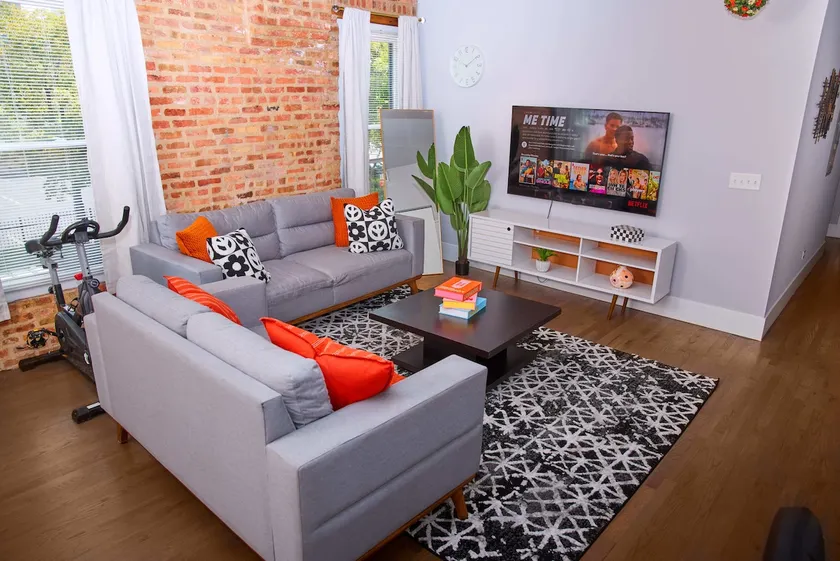 Perfect spot, 2 BD, Free parking, Fulton Market - Image 1