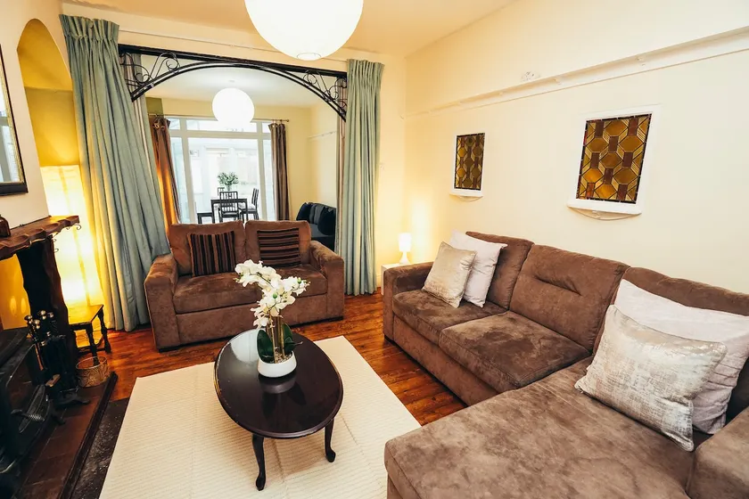 Huge 4 Bed Family Home in Derbyshire with Parking - Image 1
