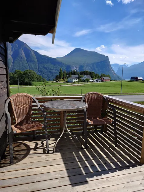 Mountain view cabin - Image 1