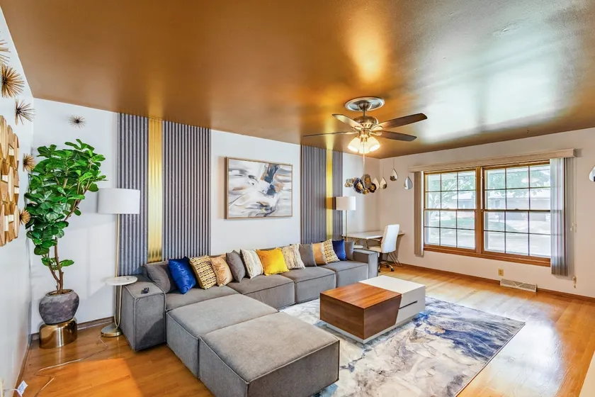 Spacious 3BR, Sleep 8, King bed, Parking, Fst WiFi - Image 1