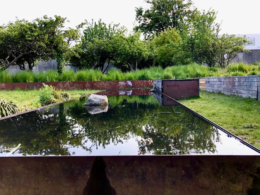 Private Self-Contained Studio Near Sea & City - Image 1