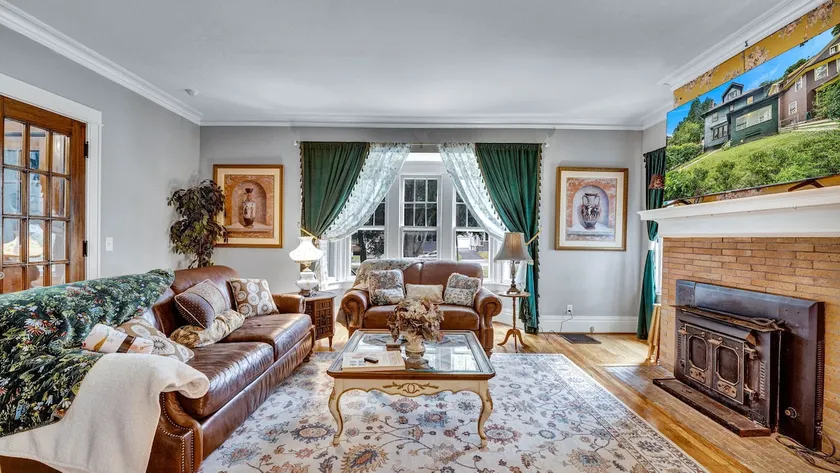 Live in elegance in this beautiful 5 bedroom home - Image 1