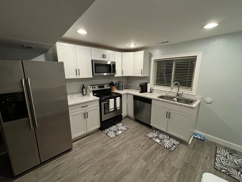 Apartment near Jordan Landing - Image 1