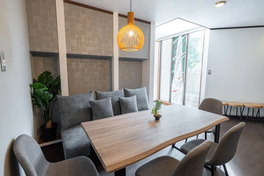 [Entire building rental] A detached house with stylish stained glass and a large bath - Image 1