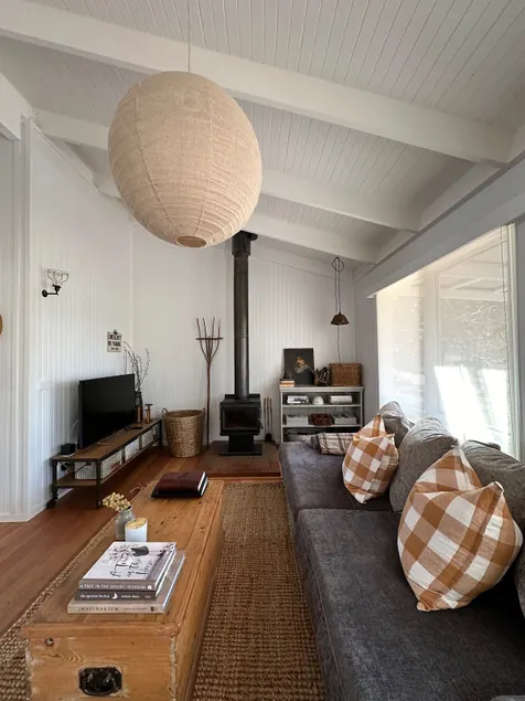 Grape Farm Cottage with picturesque vineyard views - Image 1