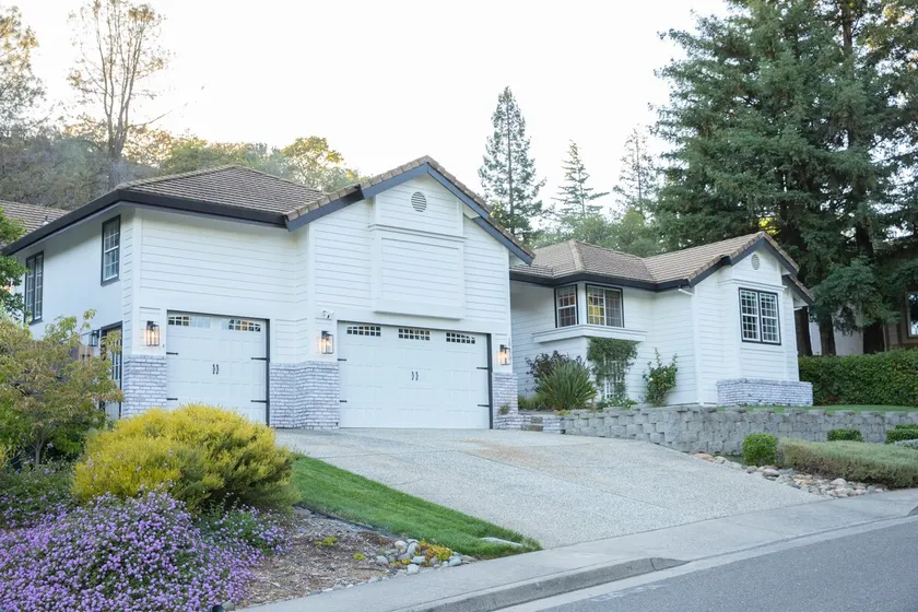 Sierra Foothills Retreat - Image 1