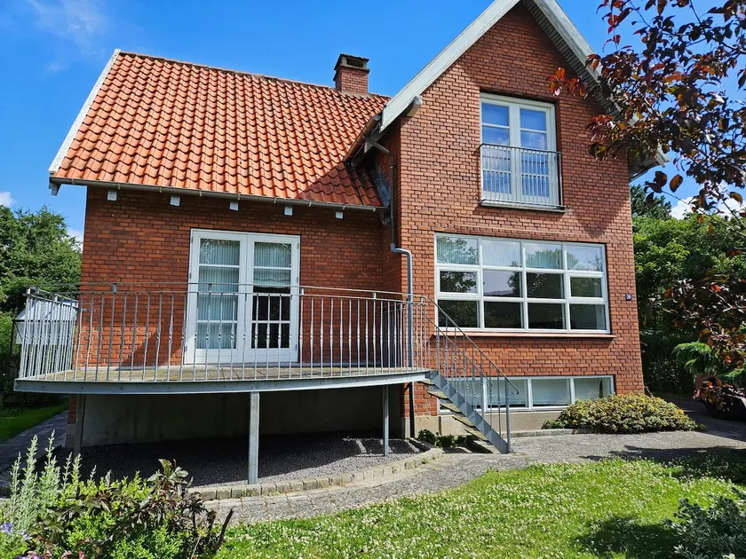Villa near city and port - Image 1