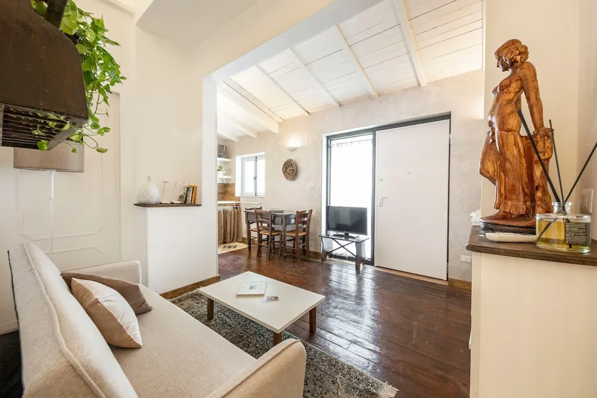 Charming House with Terrace - Free Parking - Image 1