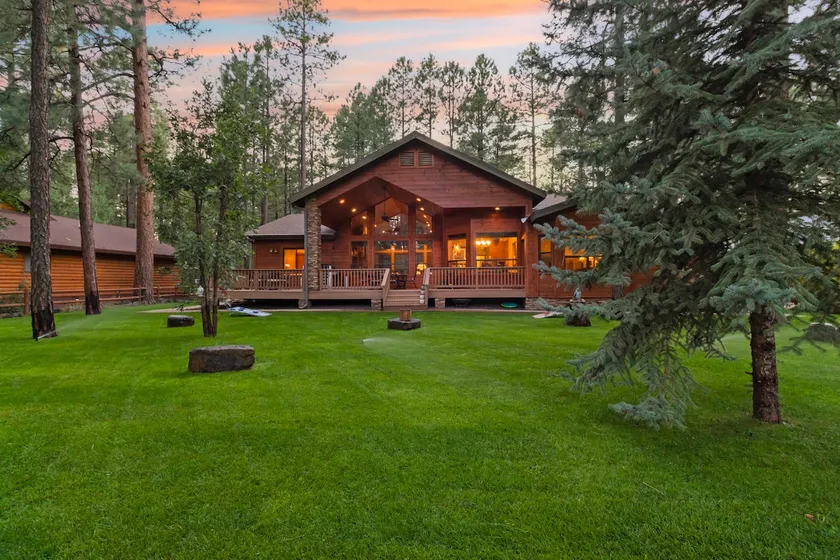Luxe Golf Cabin on the 13th Hole - Image 1
