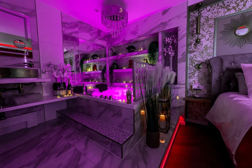 THE RUBY – Love room & deep romance - Image 1
