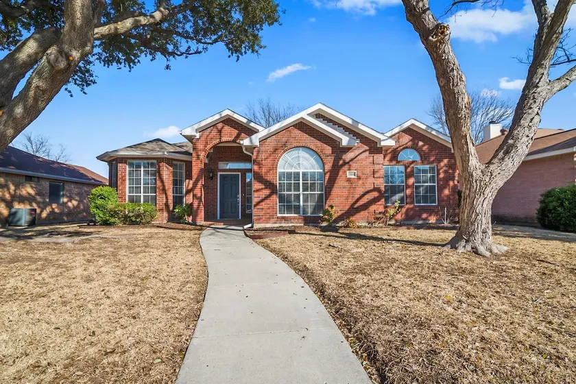 Spacious 5BR Home | Sleeps 11+ | Pet-Friendly - Image 1
