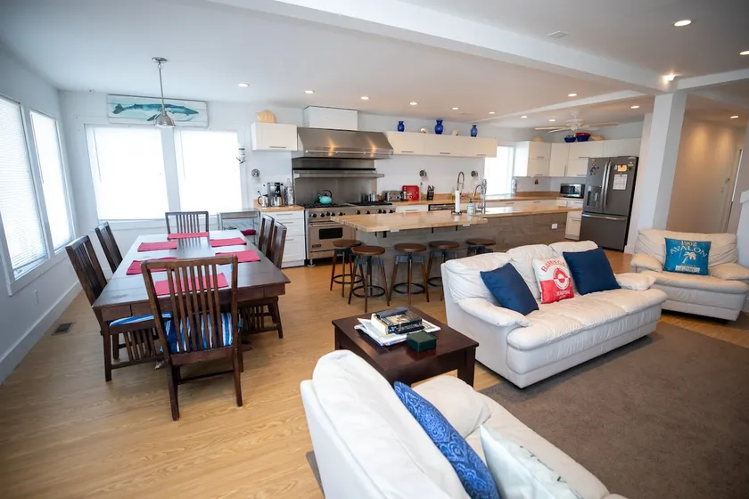 4 BR Ship Bottom Beach House-1 Block to the Beach! - Image 1