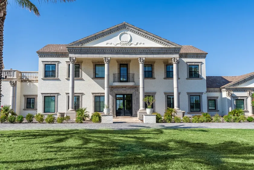 Golfer's Dream (7,000 Sq. Ft WHITE HOUSE) - Image 1