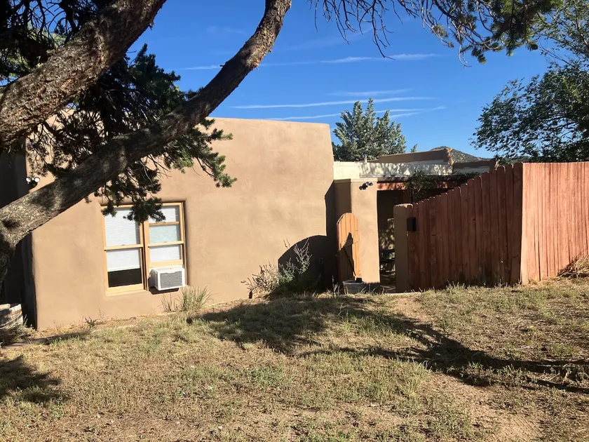 Independent, Beautiful Rural Guest House Santa Fe - Image 1