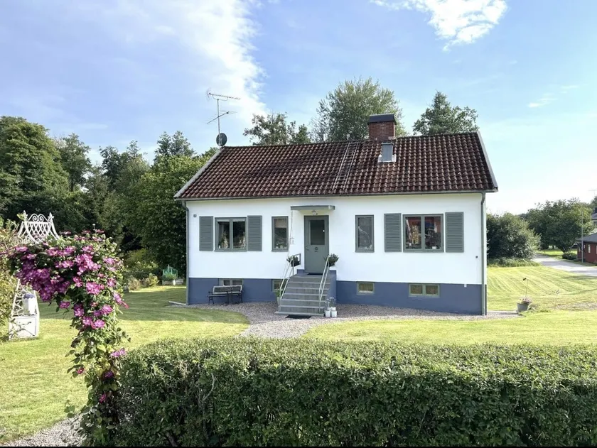 Renovated Lake view Retreat w/ Kayaks & Big Garden - Image 1