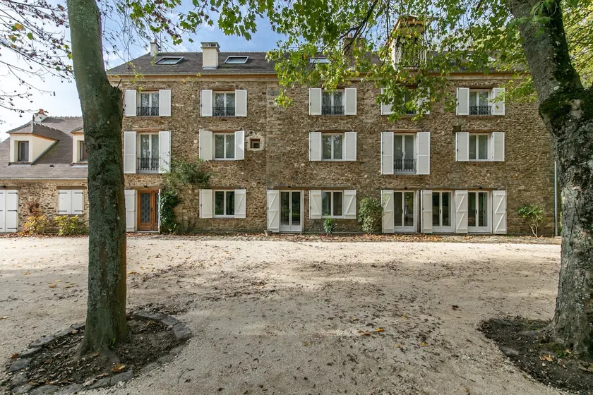 Country house with river and pool - Image 1