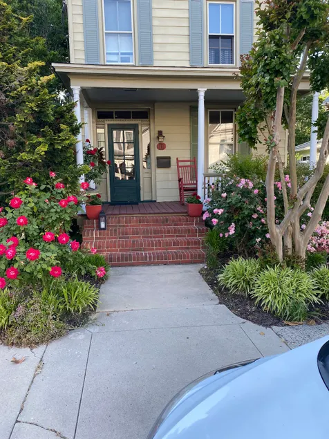 Charming Cambridge Home and Garden - Image 1