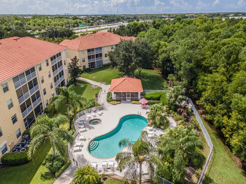 Naples Bungalow Resort-Pool+Hot Tub+ BBQ +Shops - Image 1