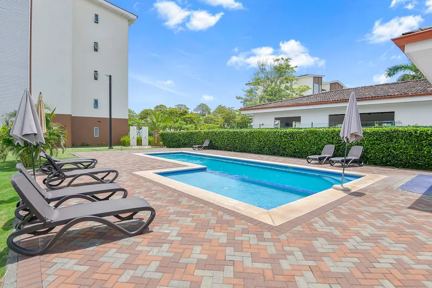 The Palms: Beachfront Condo with A/C and Pools! - Image 1