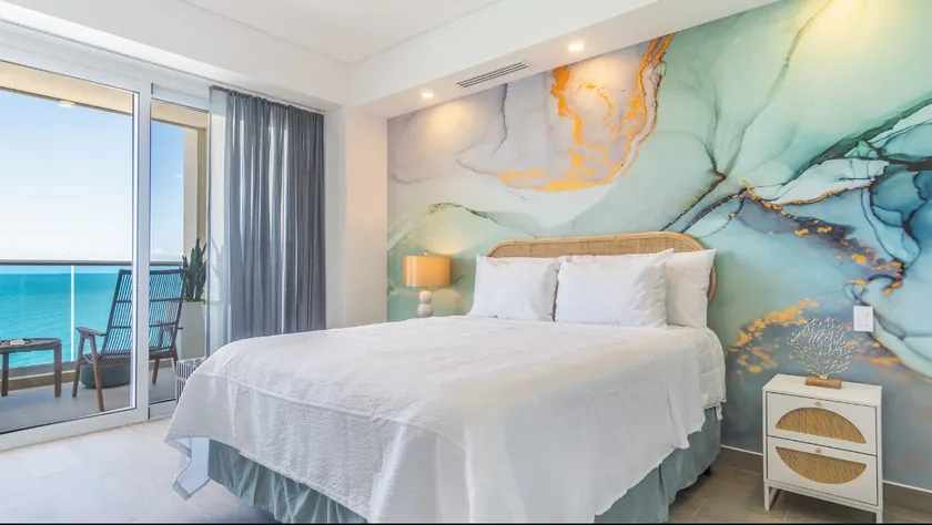 17th Floor Luxury Beach Front - Image 1