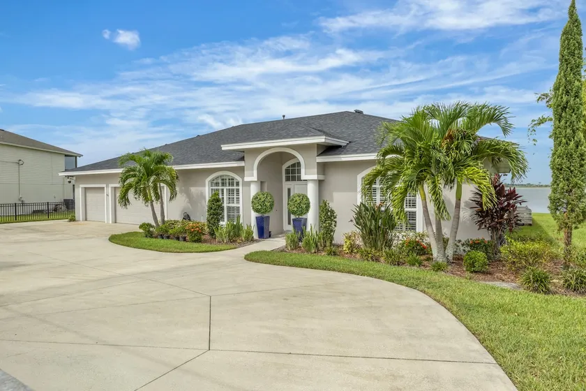 Winter Haven Waterfront Retreat - Image 1