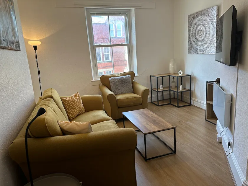 Central Colwyn Bay 2nd Floor Flat 3 - Image 1