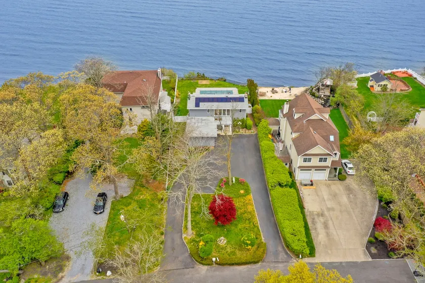 Home w/Amazing Views - Image 1