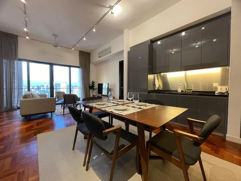 The Mews KLCC-[Balcony & Bathtub]-3BR*9 pax - Image 1