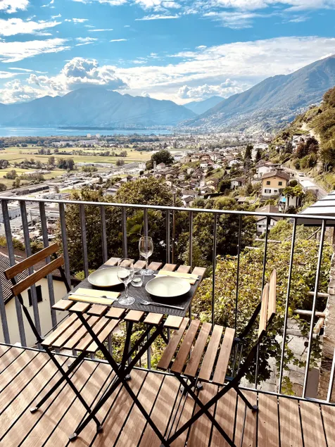 Rustic with lake view - Image 1