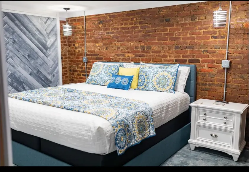 Retreat on Madison Street - Image 1