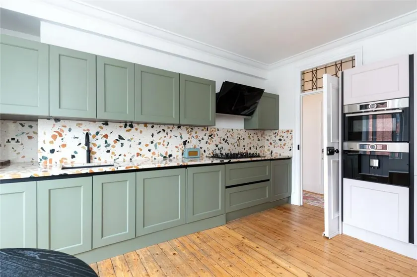1750 sq ft Marble Arch flat with playroom - Image 1