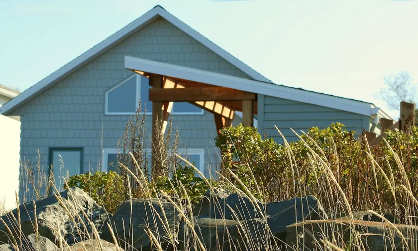 Beachfront cottage - Image 1