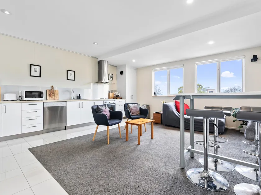 Fitzroy Gardens Apartment - Image 1