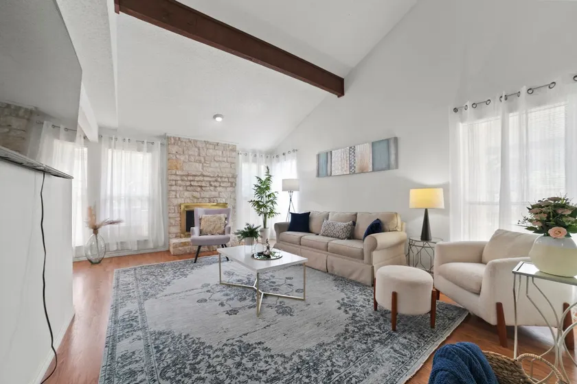 Cozy & Quiet Home Near Downtown and Airport - Image 1