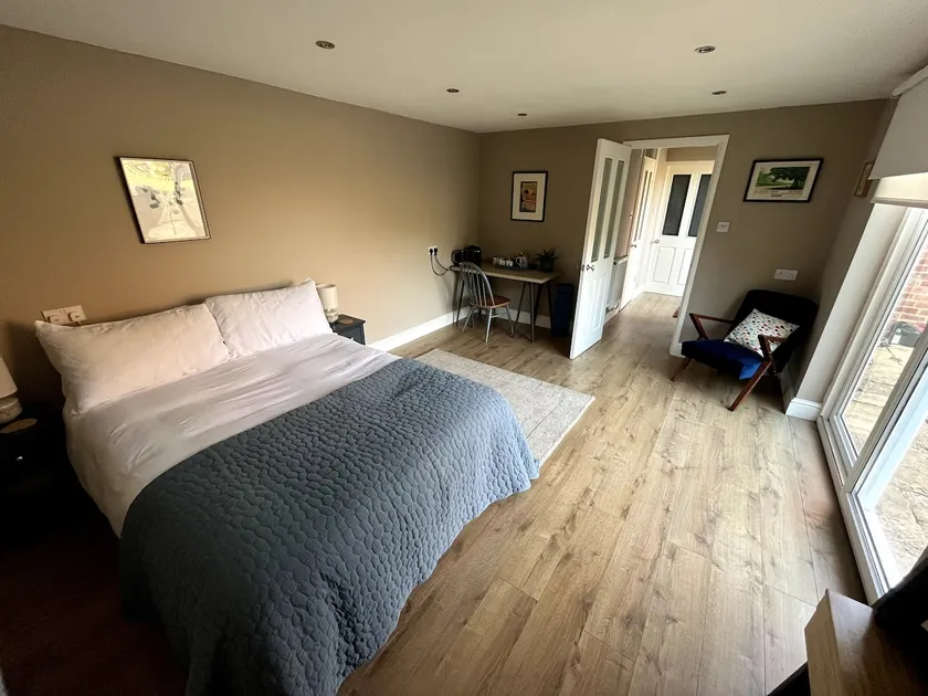 Private annexe, close to Stroud & countryside - Image 1