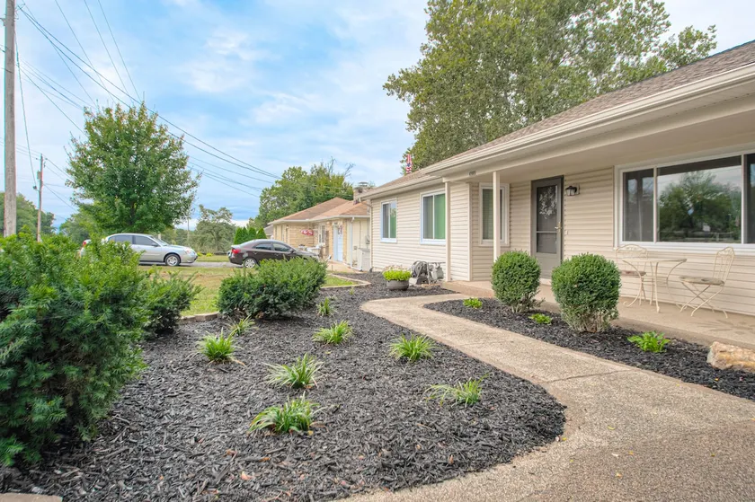 20 Min to Downtown KC | Garage Parking | Firepit - Image 1