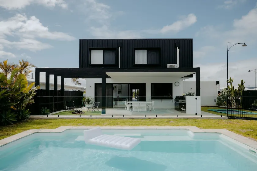 Haven House : mid century modern - Image 1