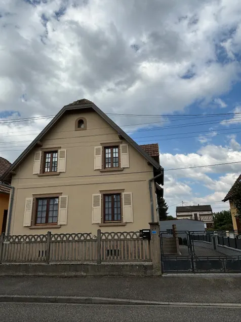 4 bedroom house - Image 1