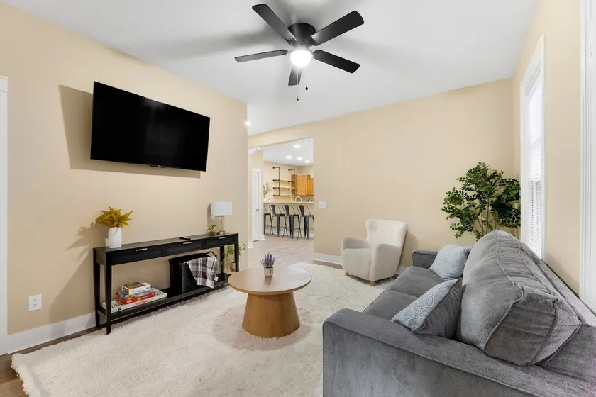 Downtown West Jefferson Blvd Gem Unit 2 - Image 1