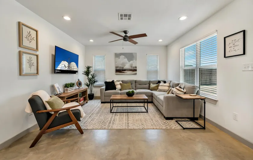Retreat-4 bd/3bath 1 mi to Baylor, 3 mi to stadium - Image 1