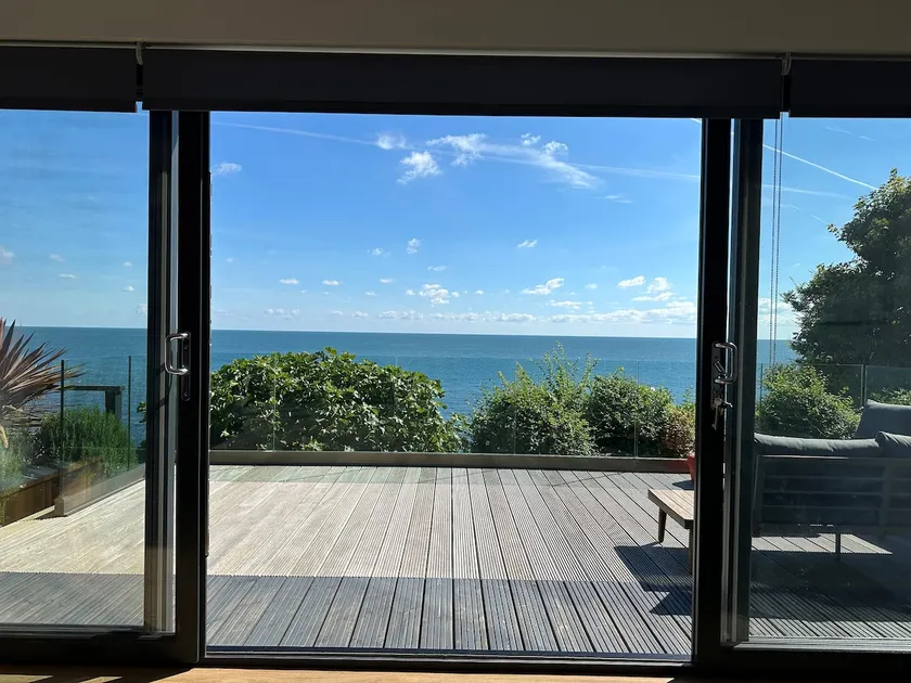Beautiful, modern chalet with stunning sea views - Image 1