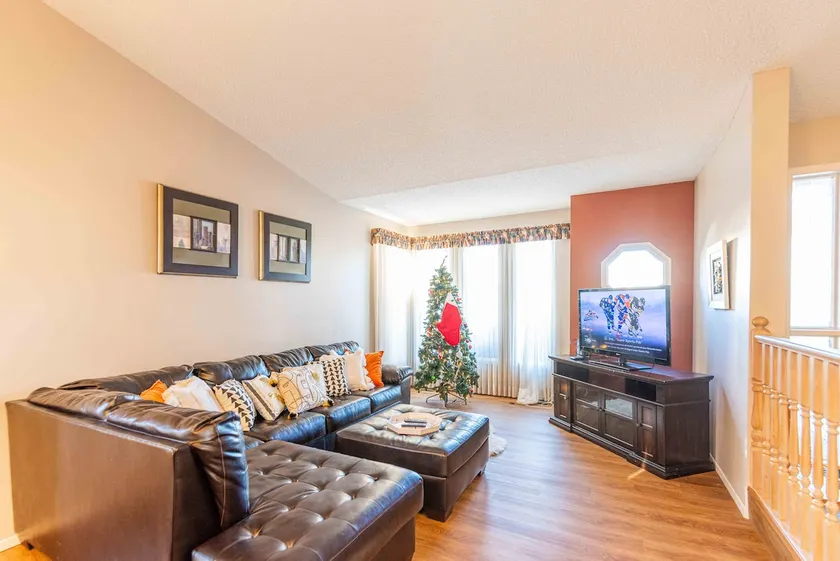 *Entire Vacation House*Next to WEM/ Sleep 10 - Image 1