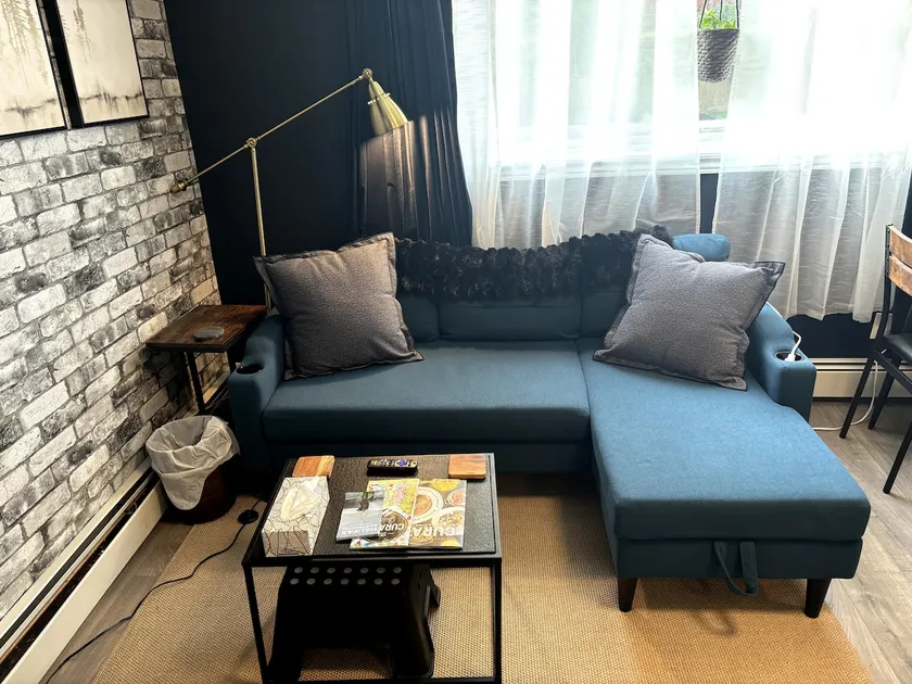 Unique Central Downtown Cozy Apt - Image 1