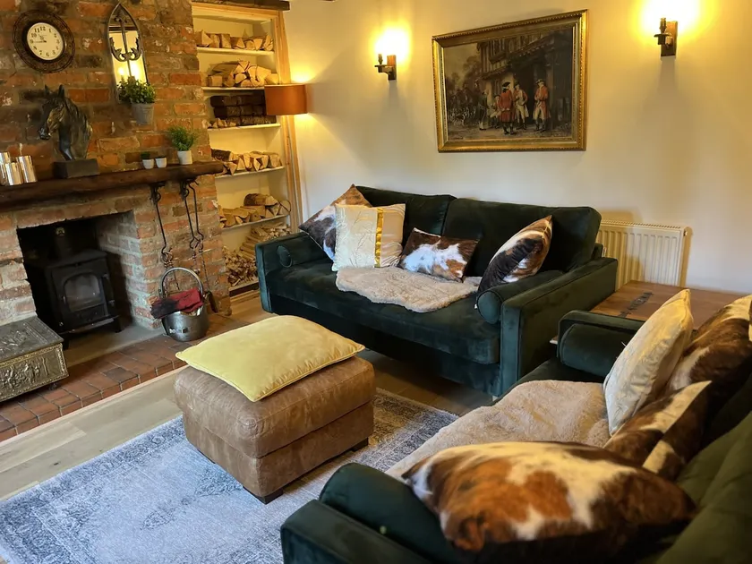 Corner Cottage - Image 1