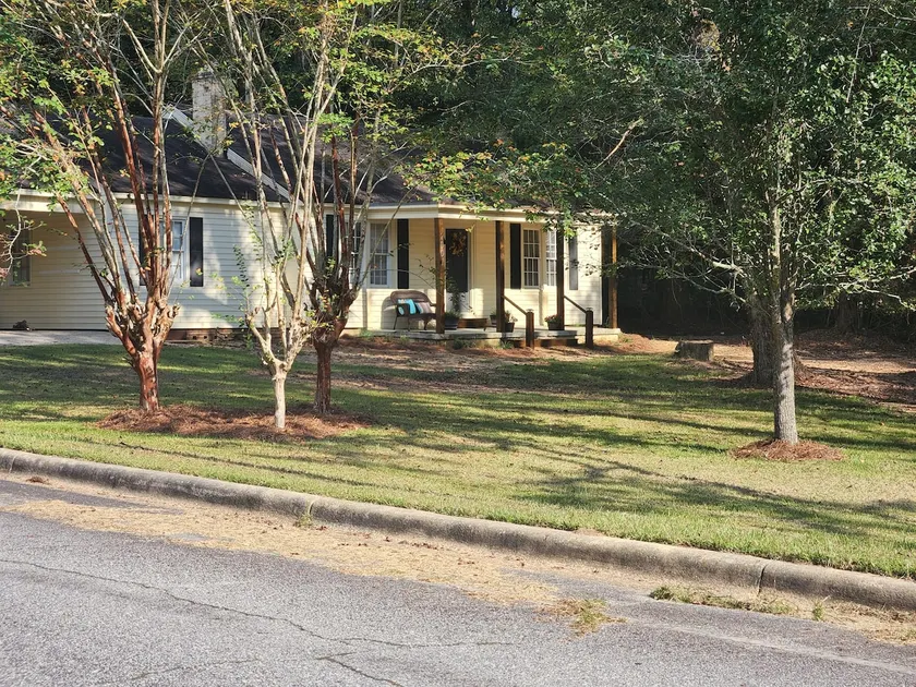 Dovedown Destinations on 2nd St - Image 1