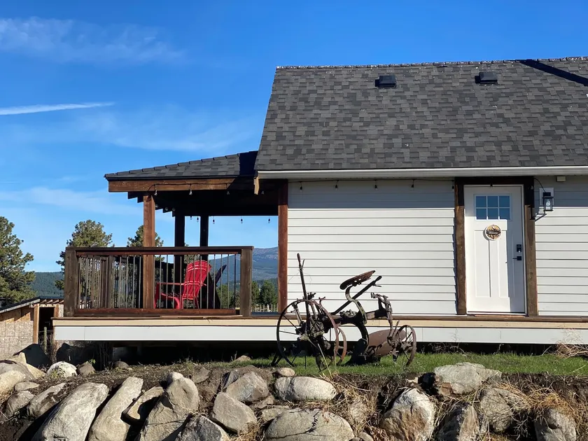Mountain Farm Stay Cabin - Image 1