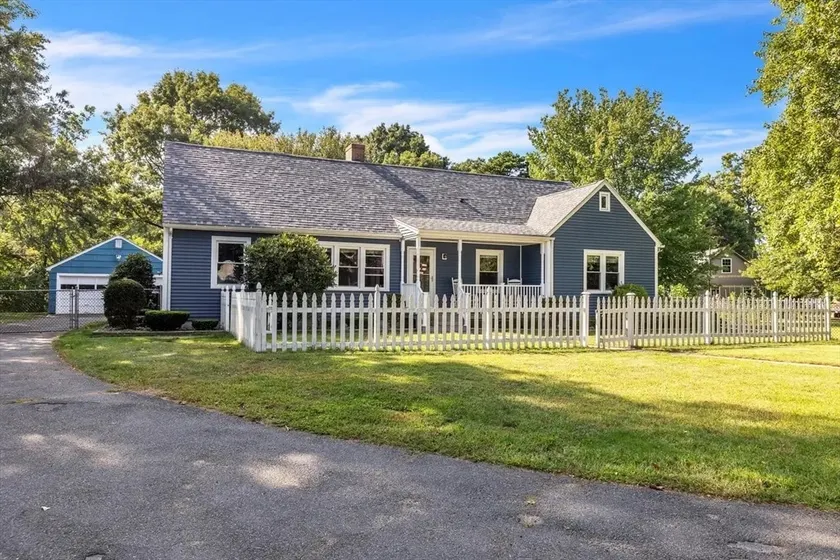 Home in Ludlow, 6 Flags, MGM Casino, Hiking Trails - Image 1