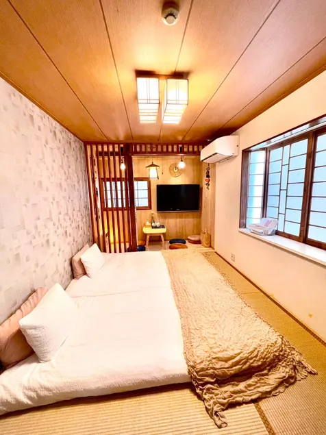 This new tenement house is located in a quiet residential area. The location is a 4-minute walk from Koenji Station. - Image 1