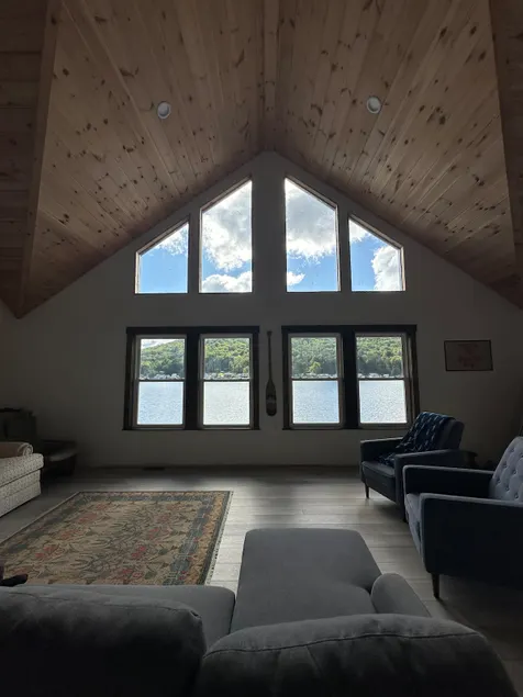 Spacious Lakefront Retreat - Image 1